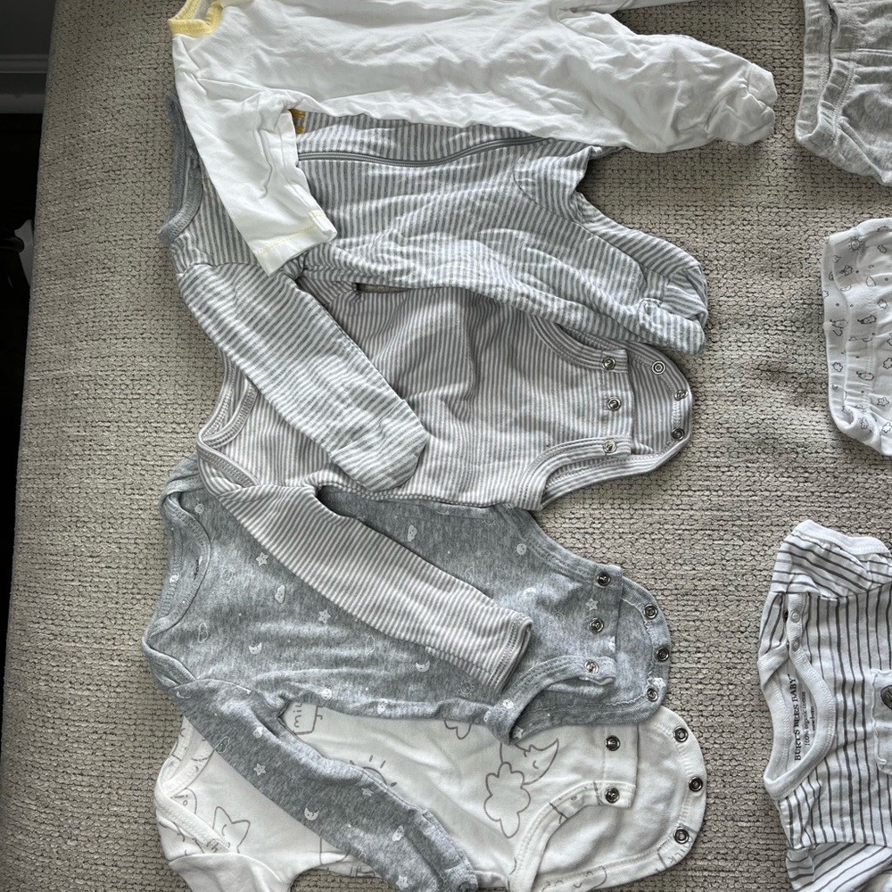 Carter's newborn clothing 3 onesies, 2 sleepers, 1 jumper and 2 pairs of pants
